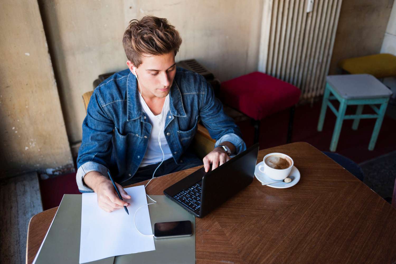 نوشتن پایان‌نامه دانشجویی